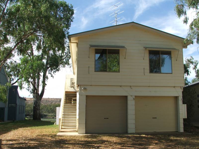 ENVIABLE RIVER LIFESTYLE! Picture 2