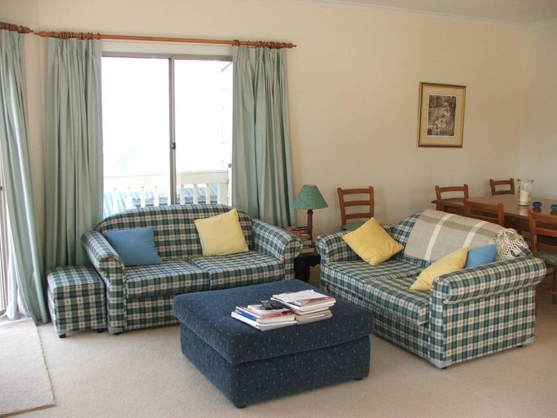 ENVIABLE RIVER LIFESTYLE! Picture 3