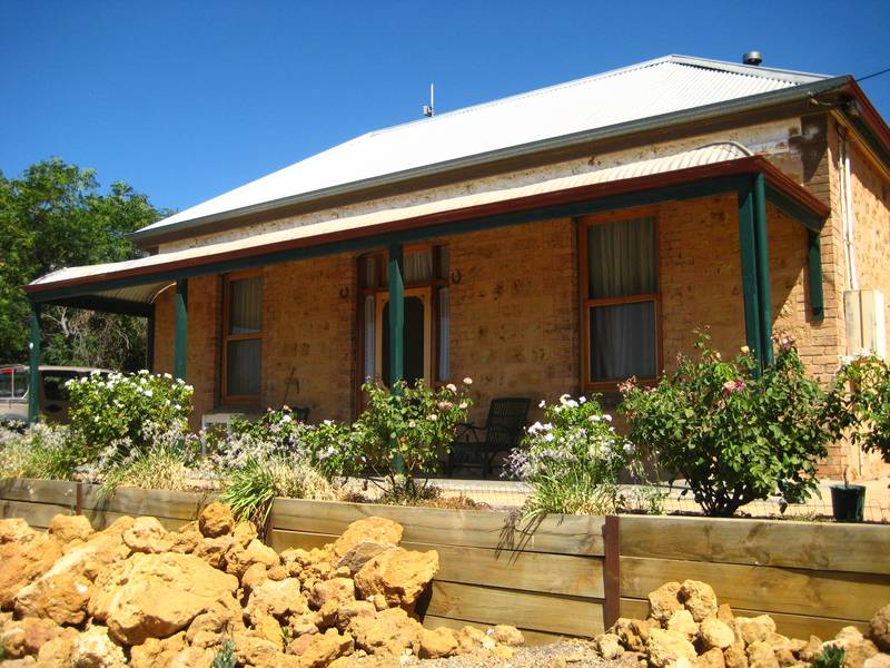 Gorgeous cottage home Picture 1