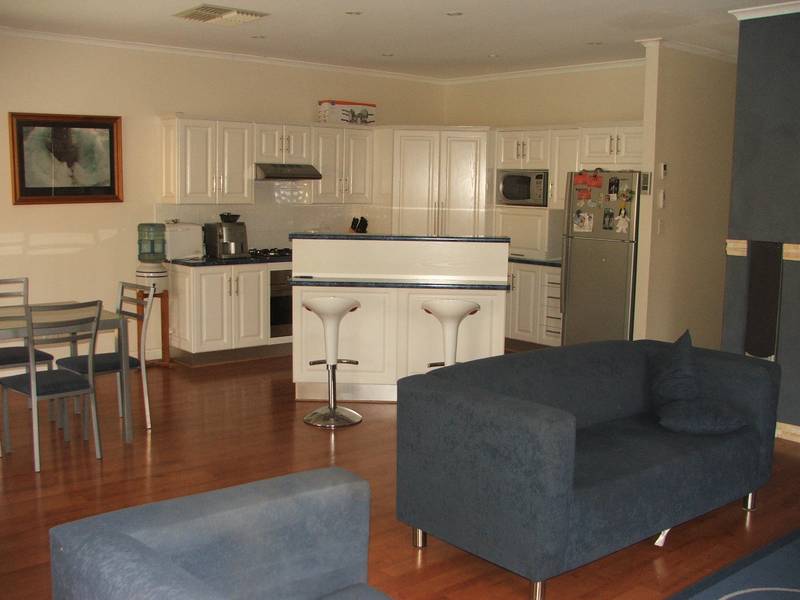 HOLIDAY IN STYLE - RIVERFRONT LUXURY Picture 3