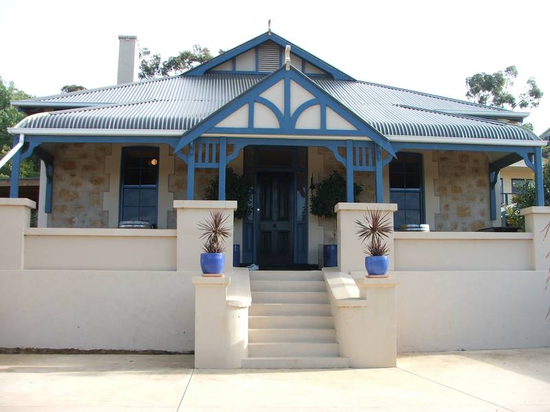 BIG ON STYLE - PRESENTED WITH A TOUCH OF CLASS! Picture 1