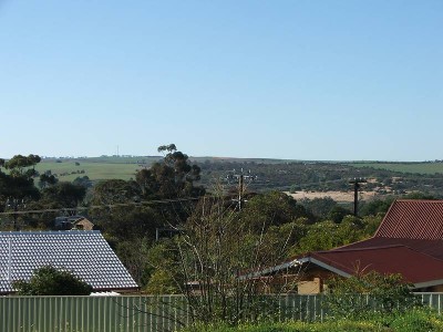 GREAT POSITION - VACANT BUILDING BLOCK - BUILD ELEVATED WITH VIEWS Picture