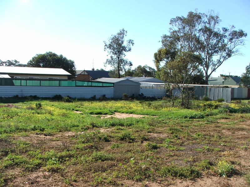 BUILDING BLOCK IN TOWN & IT'S REALLY CHEAP Picture 1