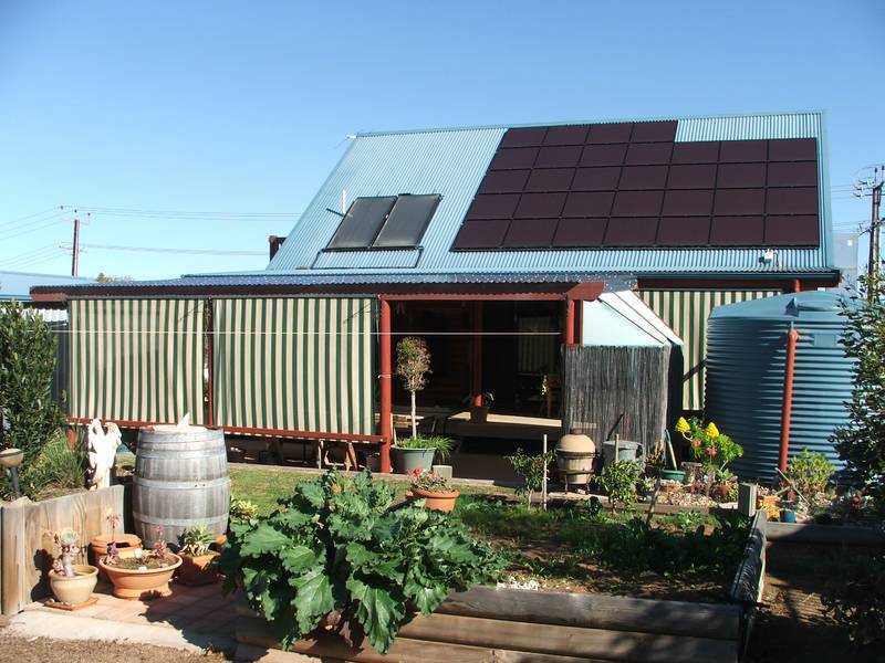 A HOME OF WARMTH & LOVE - SOMETHING SPECIAL Picture 3