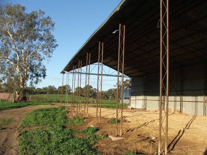 Country Bungalow On 31 Acres - Sheds Galore!! Picture 3