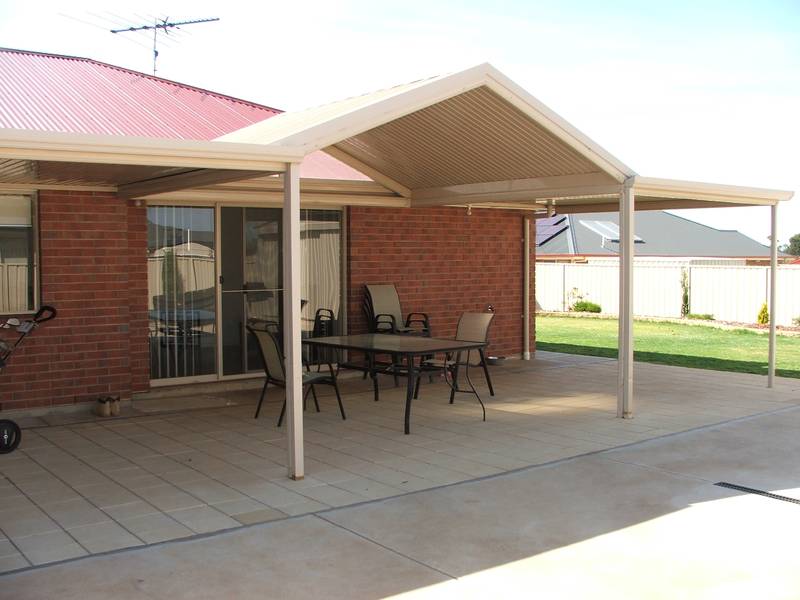 AS GOOD AS NEW & ALL THE WORK HAS BEEN DONE FOR YOU Picture 3