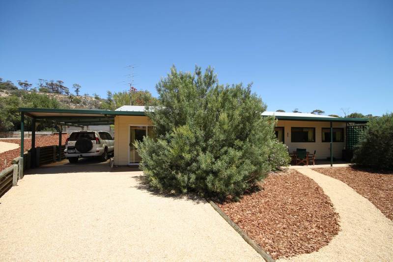 Perfectly Presented River Cottage - Quiet Setting - 2 Titles Picture 1