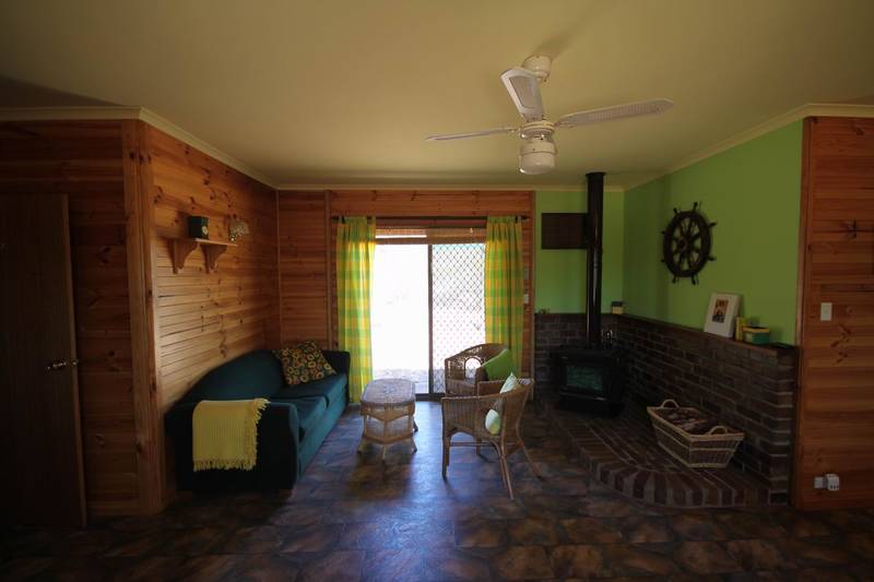 Perfectly Presented River Cottage - Quiet Setting - 2 Titles Picture 3