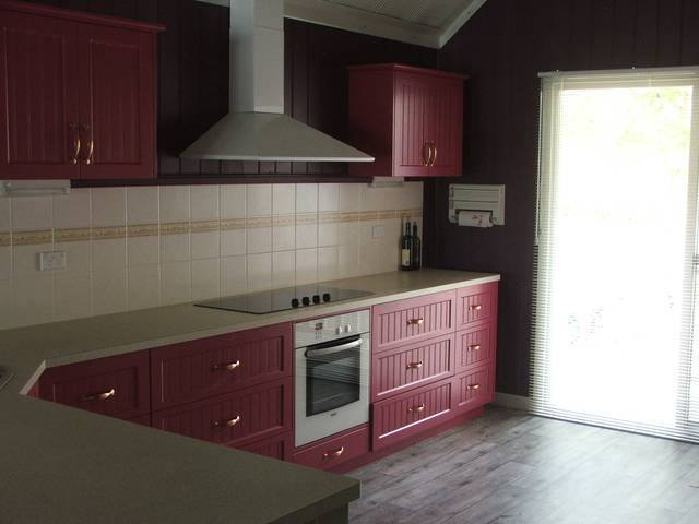 "The Boat House" - Stunning Modern Riverfront Lucrative Ongoing Income Picture 3