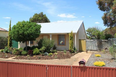 Lovingly Cared For - Step Inside & Be Surprised! Picture Lovingly Cared For - Step Inside & Be Surprised! Picture