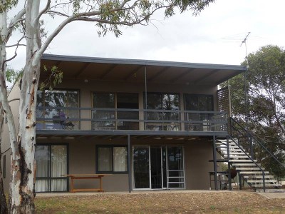 RIVERFRONT SHACK SUITED TO BIG FAMILIES Picture