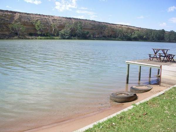 Blanchetown Riverfront Shack Picture 3