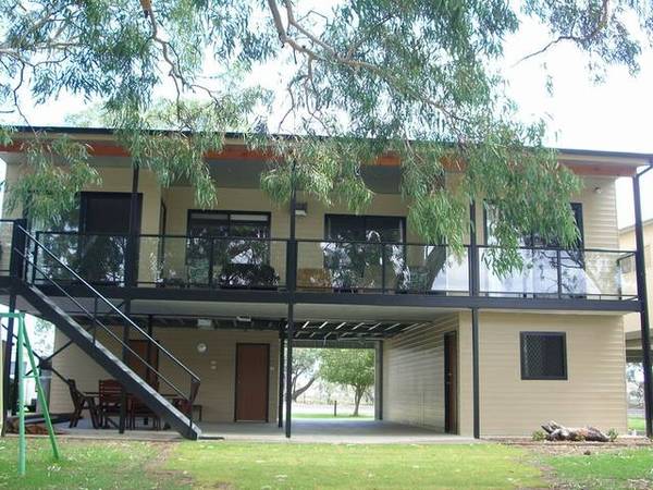 Blanchetown Riverfront Shack Picture 1