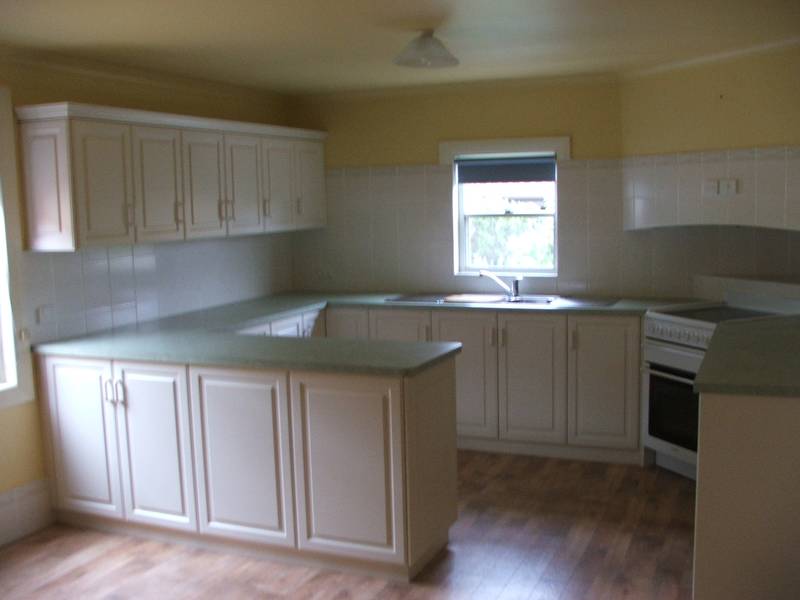 Solid 2 bedroom home close to Main Street Picture 3