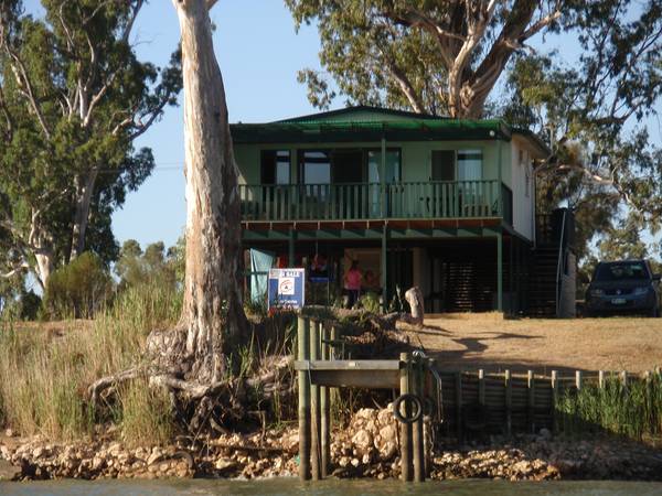 Exceptional Riverfront Location- Holiday Haven Picture 1