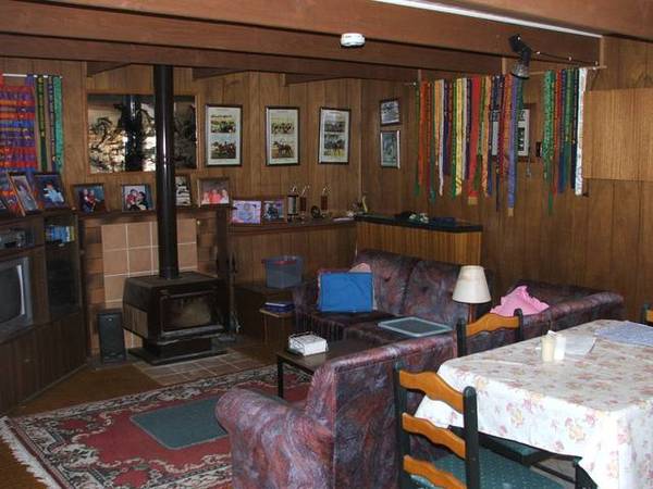 Comfy Country Cottage Picture 2