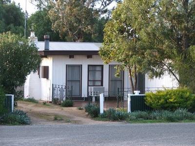 Comfy Country Cottage Picture Comfy Country Cottage Picture