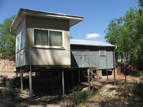 Simple Old Shack - Top Location! Picture 2