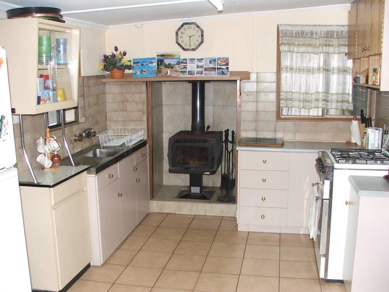 Affordable Holidays Near the River - 2 Titles Picture 3