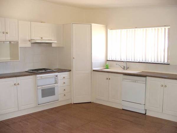 Timeless Family Home with Country Outlook Picture 2