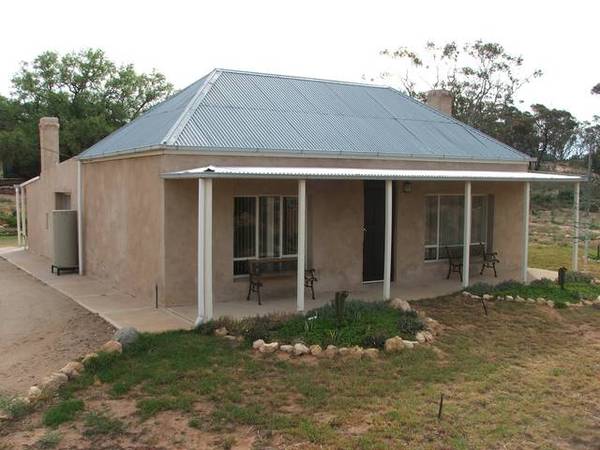 Timeless Family Home with Country Outlook Picture 1