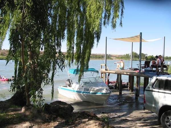 Just Metres to Riverfront, Jetty & Landing Picture 3