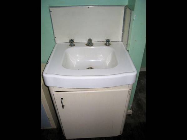 Neat & Petite!!! Picture 2