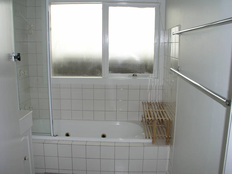OLD WORLD CHARM WITH ROOM TO MOVE Picture 3