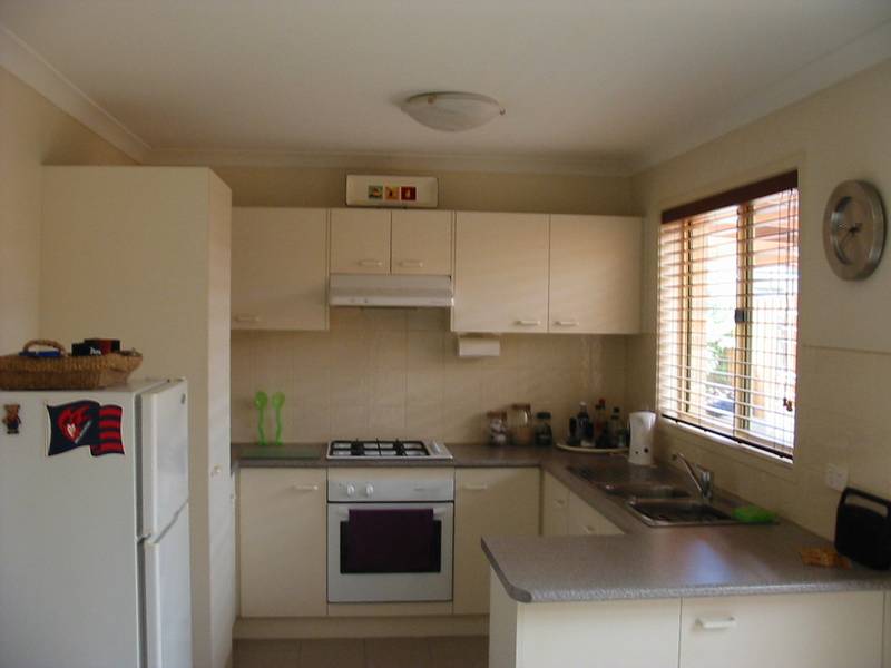 PRIVATE AND CENTRAL Picture 2