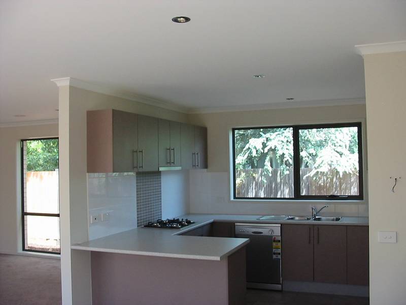 QUALITY BRAND NEW HOME Picture 3