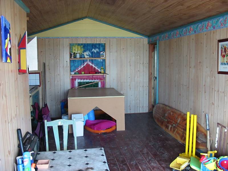 CLASSY BATHING BOX/BOATSHED Picture 3