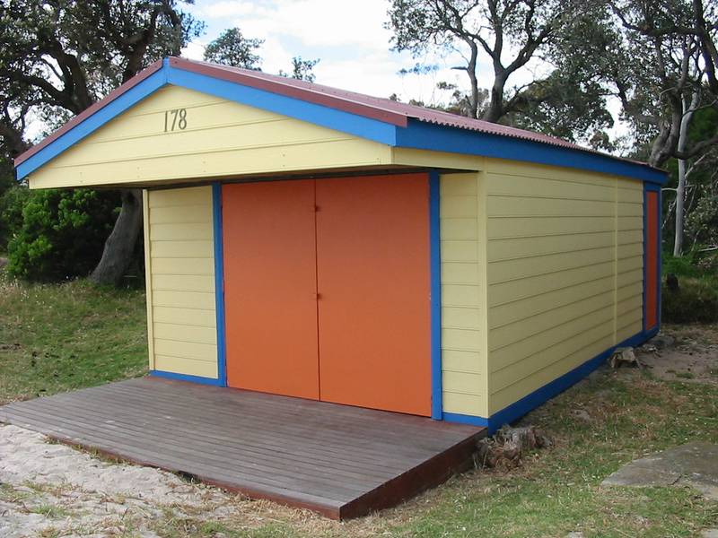CLASSY BATHING BOX/BOATSHED Picture 1
