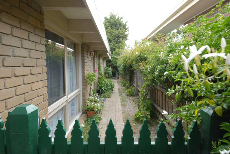 LOCATION! LOCATION! Picture 1