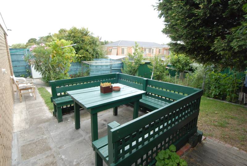 LOCATION! LOCATION! Picture 3