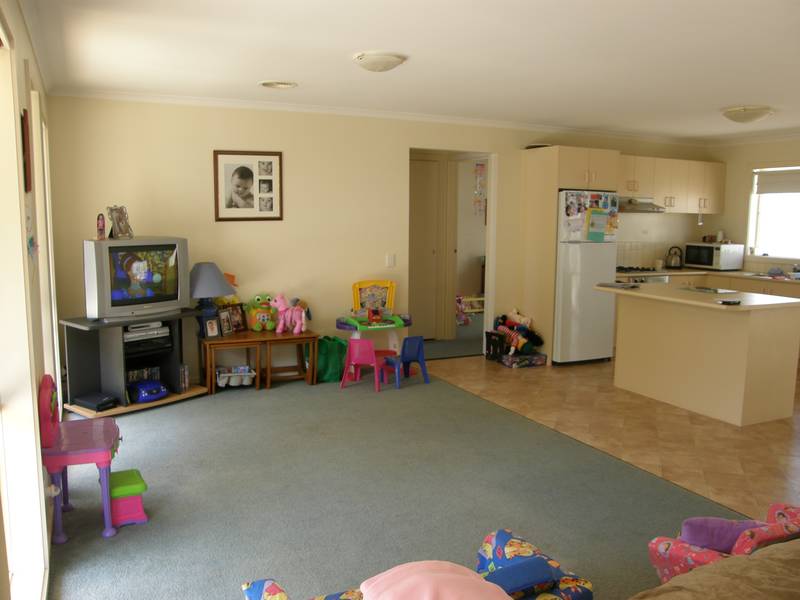 PRIVATE & SECLUDED - YET ONLY 5 MINUTES TO BEACH Picture