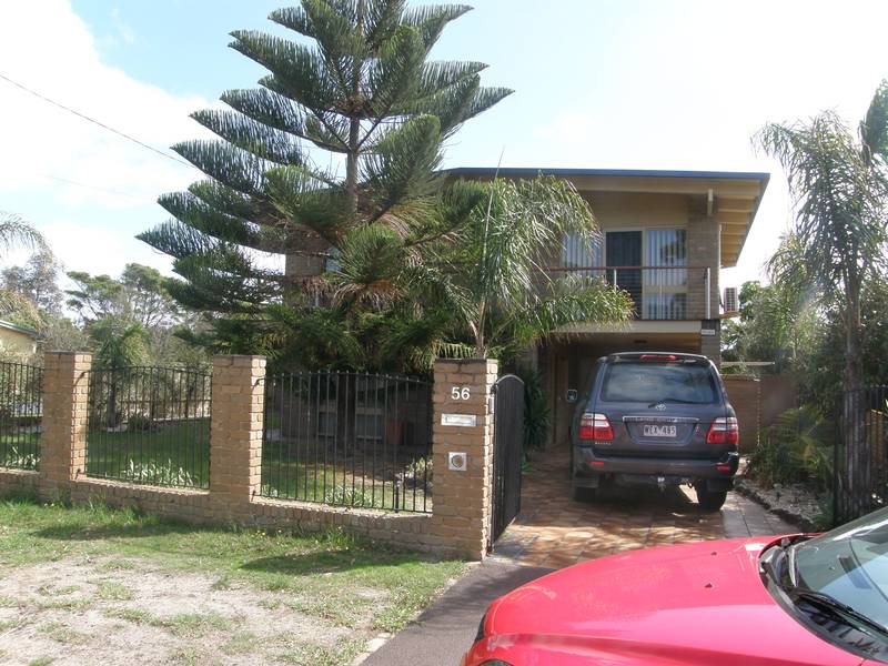 FAMILY RESIDENCE WITH HUGE SECURE STORAGE FACILITIES Picture