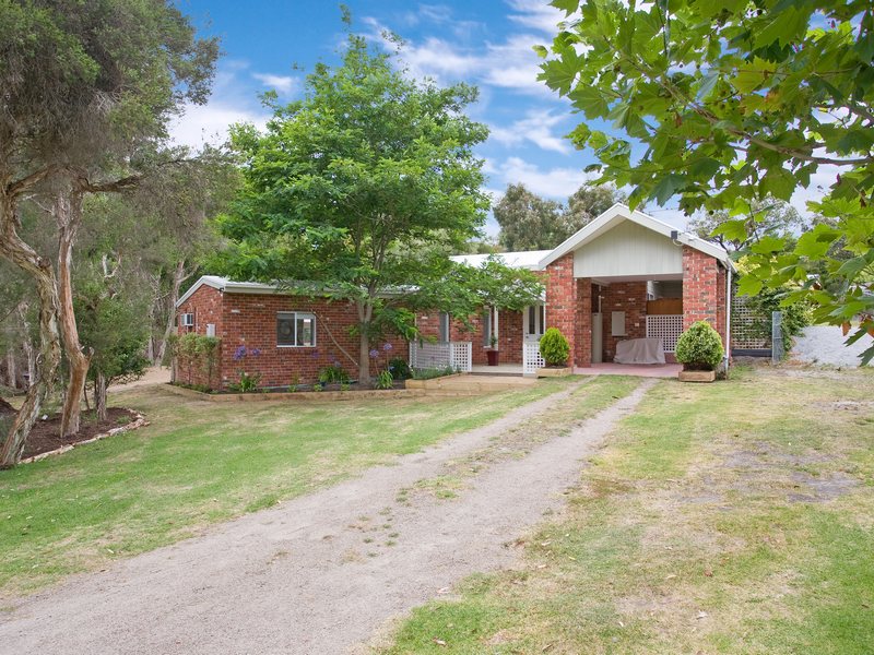 LOADS OF CHARACTER - 1/2 ACRE OF SPACE Picture 1