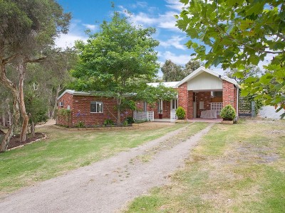 LOADS OF CHARACTER - 1/2 ACRE OF SPACE Picture