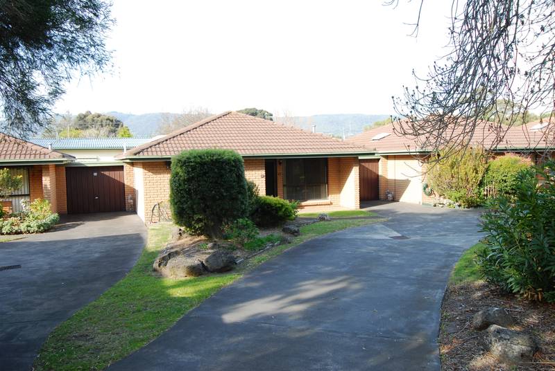 FABULOUS UNIT - SO CLOSE TO EVERYTHING! Picture 1