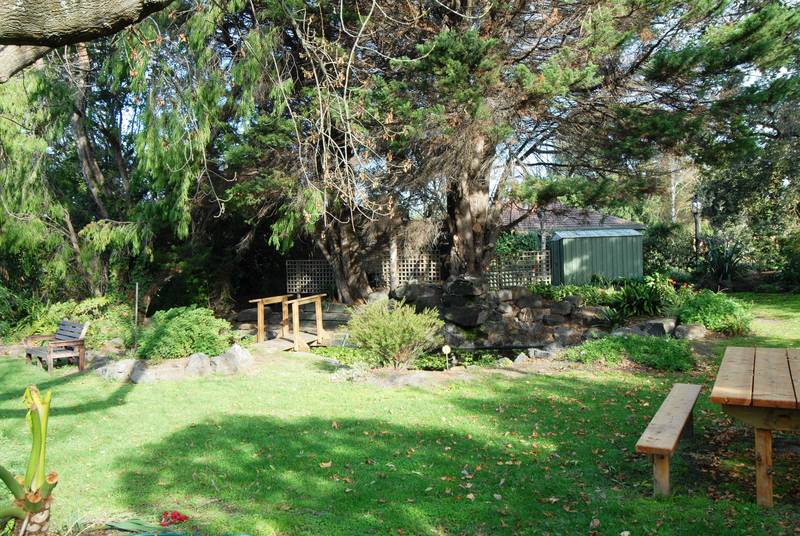 FABULOUS UNIT - SO CLOSE TO EVERYTHING! Picture 2