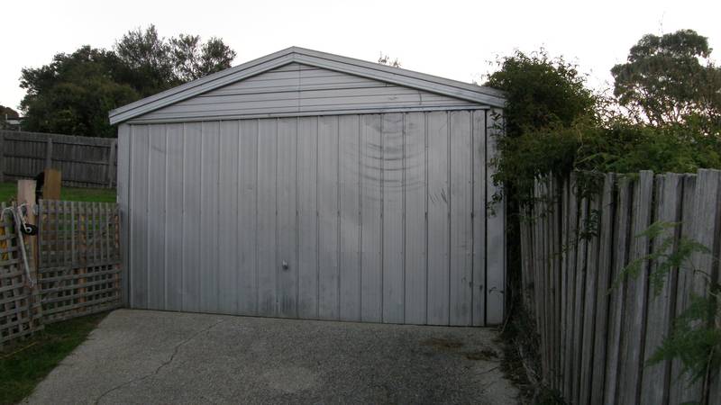 CLOSE TO SCHOOLS & DOUBLE LOCK UP GARAGE! Picture