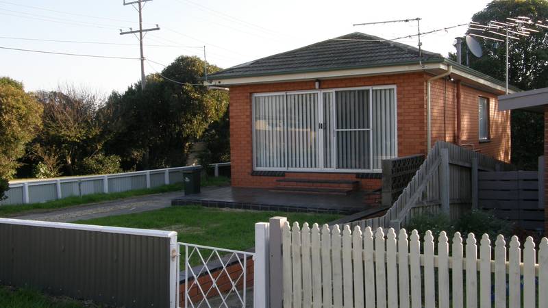 TASTEFULLY REMODELLED Picture 1