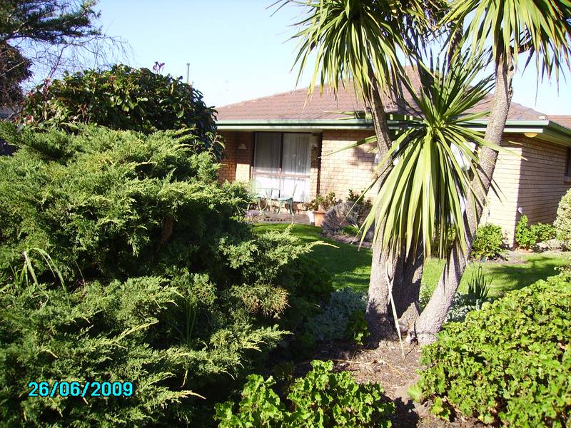 FABULOUS UNIT - SO CLOSE TO EVERYTHING Picture 2