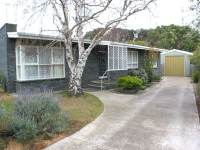 WALKING DISTANCE TO EVERYTHING Picture 1