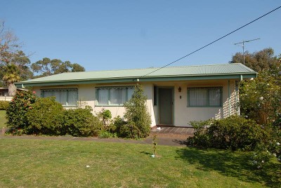 HUGE LAND - IDEAL FOR RE-DEVELOPMENT Picture HUGE LAND - IDEAL FOR RE-DEVELOPMENT Picture