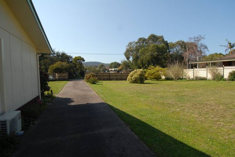 HUGE LAND - IDEAL FOR RE-DEVELOPMENT Picture 2