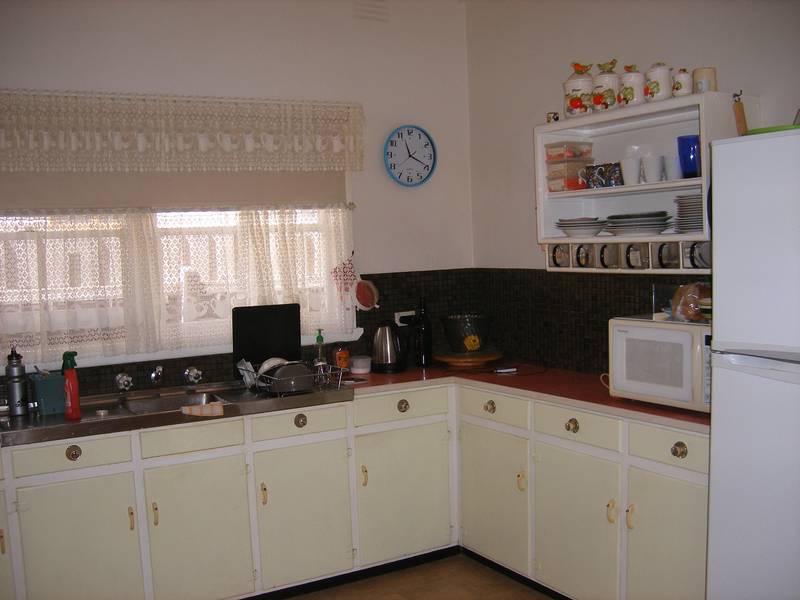 CAN'T GET MUCH CLOSER Picture 3