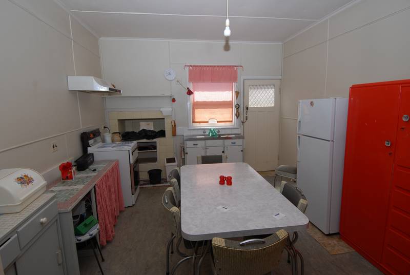 PERFECT LOCATION Picture 3