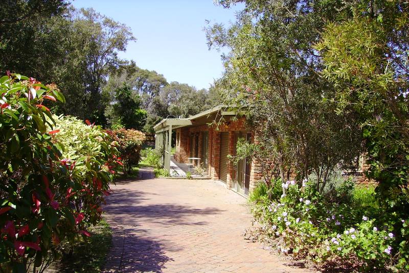 TWO BLOCKS, ONE TITLE, ONE HOUSE Picture 2