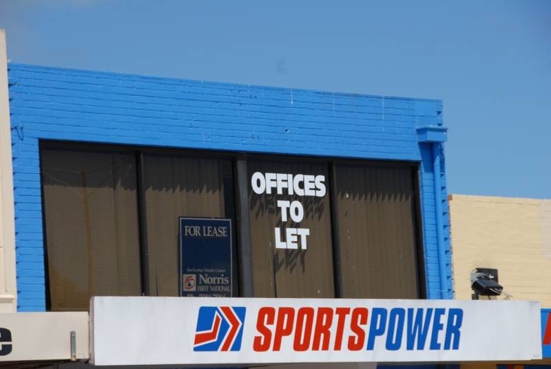 UPSTAIRS OFFICE SPACE - OPPOSITE BEACH Picture 2